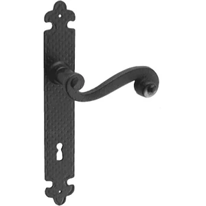 Schloßschild geschmiedet, mit Türdrücker, BB Schließung, Entfernung 90mm, galvanisiert und lackiert